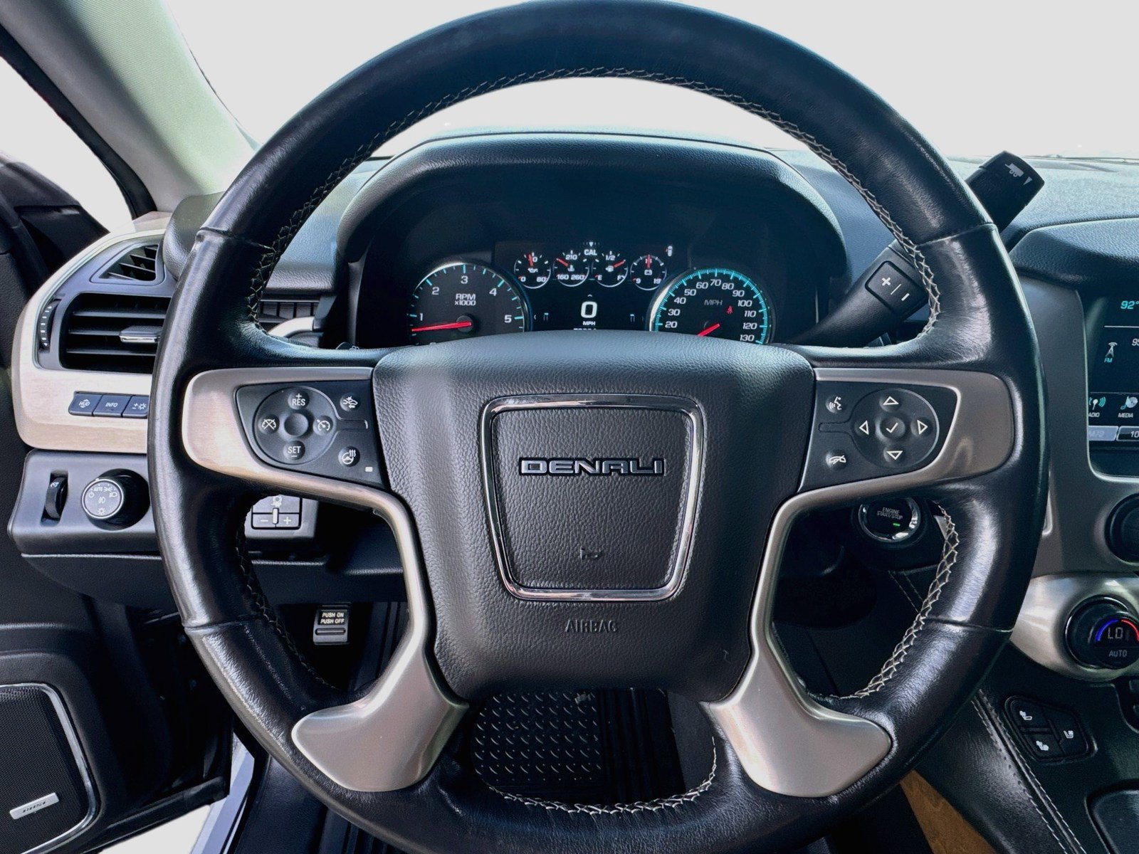 Used 2019 GMC Yukon Denali w/ Denali Ultimate Package AWD/4WD image 11