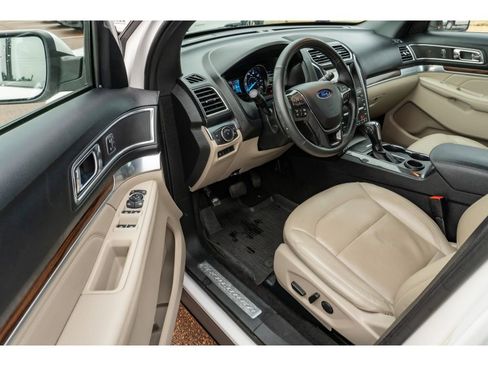 Used 2019 Ford Explorer Limited w/ Ford Safe & Smart Package image 10