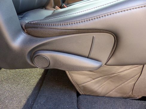 Used 2026 Chrysler Pacifica Select FWD image 56