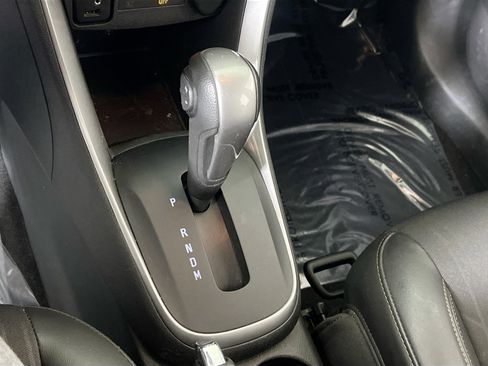 Used 2022 Chevrolet Trax LT w/ LT Convenience Package AWD/4WD image 16