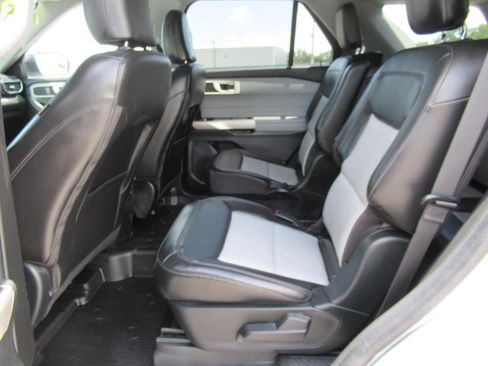 Used 2023 Ford Explorer XLT w/ Equipment Group 202A RWD image 35