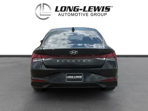 Used 2022 Hyundai Elantra SEL w/ Convenience Package FWD image 5