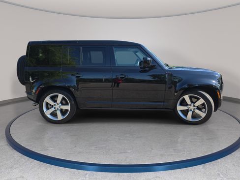 Certified 2025 Land Rover Defender 110 X-Dynamic SE AWD/4WD image 4