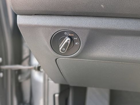 Used 2024 Volkswagen Jetta SE FWD image 34