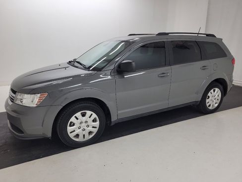 Used 2020 Dodge Journey SE w/ SE Popular Equipment Group FWD image 2