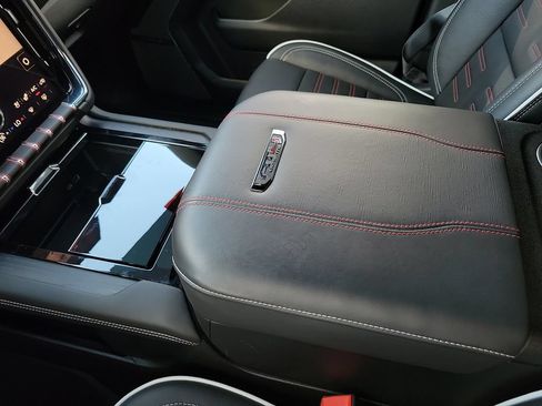 Used 2025 GMC Yukon XL AT4 Ultimate w/ LPO, Floor Liner Package AWD/4WD image 29