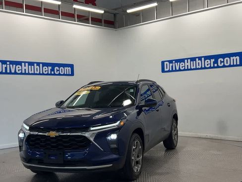 Used 2024 Chevrolet Trax LT w/ Sunroof Package FWD image 6