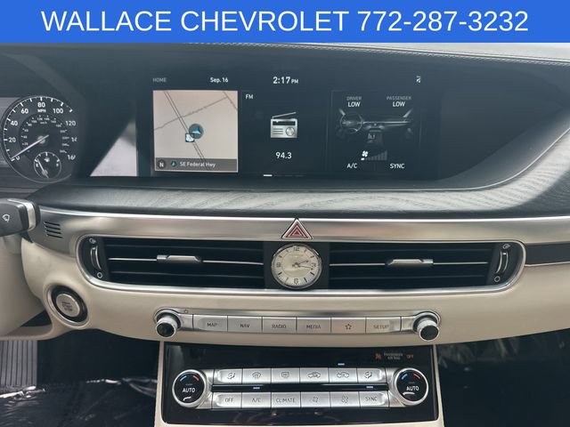 Used 2020 Genesis G90 3.3T Premium RWD image 15