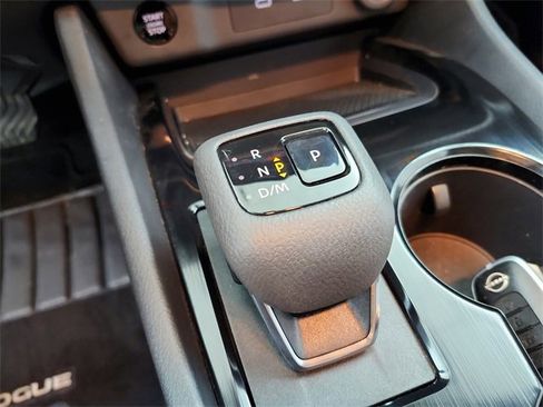 Used 2024 Nissan Rogue SV w/ SV Premium Package image 28