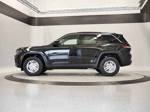 New 2025 Jeep Grand Cherokee Laredo w/ Luxury Tech Group I image 42