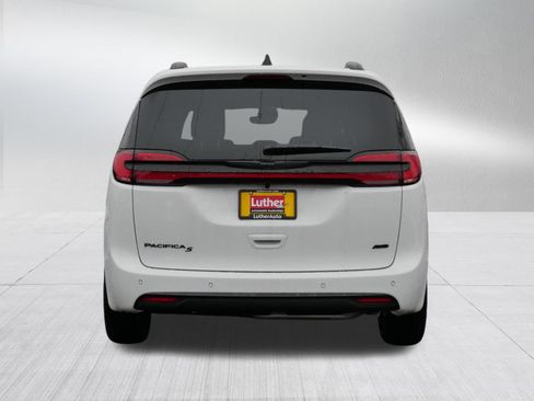 New 2026 Chrysler Pacifica Select image 6