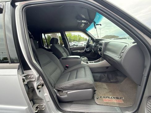 Used 2001 Ford Explorer Sport Trac 2WD image 22
