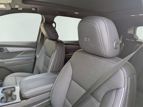 New 2025 Buick Enclave Sport Touring w/ Super Cruise Package image 9