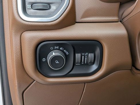 Used 2023 RAM 2500 Laramie AWD/4WD image 16