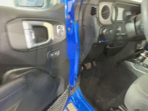 Used 2024 Jeep Wrangler Unlimited w/ Convenience Group AWD/4WD image 22