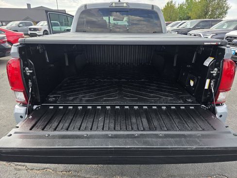 Used 2019 Toyota Tacoma TRD Off-Road AWD/4WD image 23
