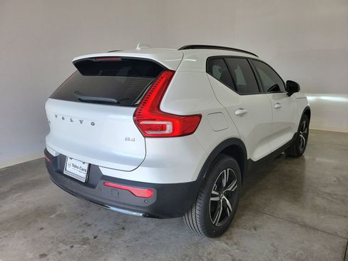 New 2026 Volvo XC40 B4 Core image 5