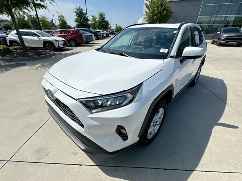 Used 2019 Toyota RAV4 XLE w/ Convenience Package FWD image 5