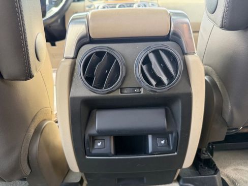 Used 2016 Land Rover LR4 HSE LUX image 24