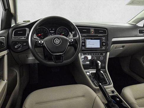 Used 2021 Volkswagen Golf 4-Door image 18