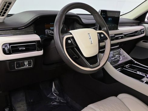 Used 2022 Lincoln Aviator Black Label w/ Class IV Trailer Tow Package image 12