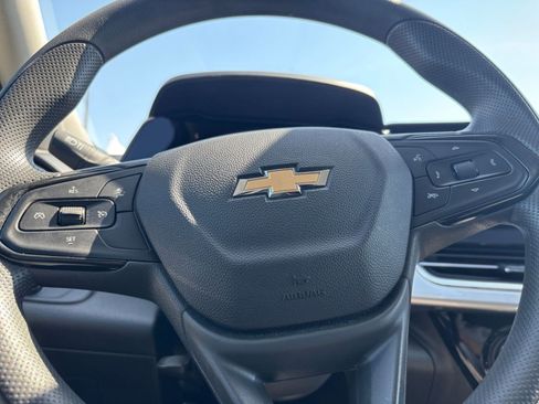 Used 2025 Chevrolet Trax LT FWD image 27