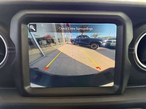 Used 2020 Jeep Gladiator Overland image 19