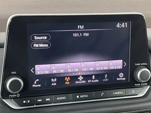 Used 2023 Nissan Rogue SV image 29