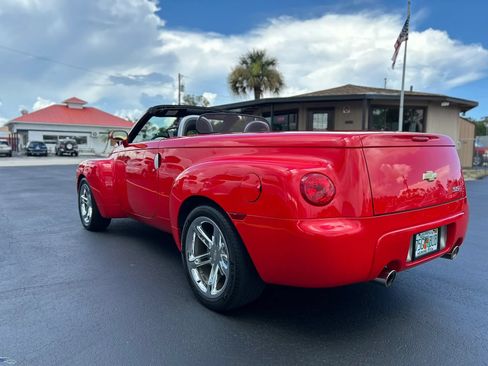 Used 2005 Chevrolet SSR w/ Preferred Equipment Group RWD image 4