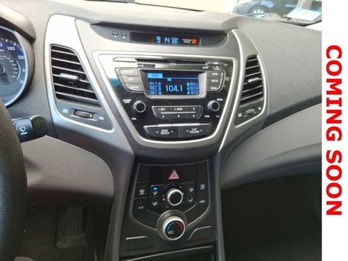 Used 2015 Hyundai Elantra SE FWD image 12