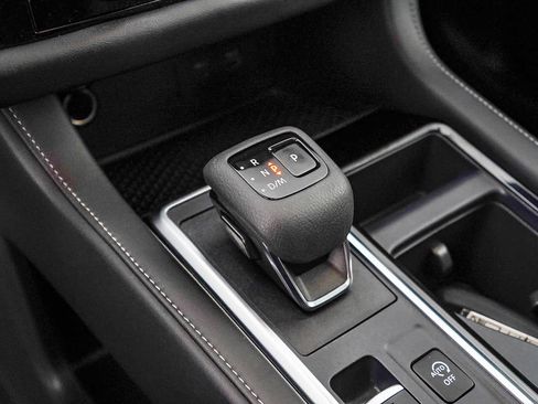 Used 2024 Nissan Pathfinder SV w/ SV Premium Package image 23