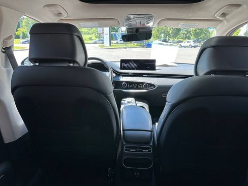 Used 2022 Genesis GV70 2.5T w/ Select Package AWD/4WD image 11