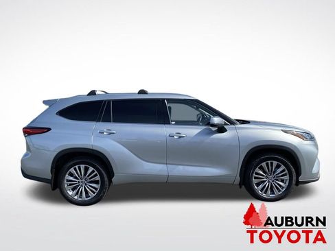 Used 2022 Toyota Highlander Platinum AWD/4WD image 8