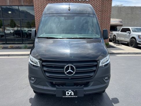 Used 2024 Mercedes-Benz Sprinter 2500 image 9