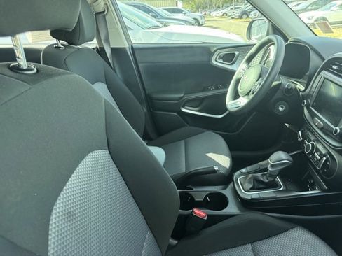 Certified 2025 Kia Soul LX image 6