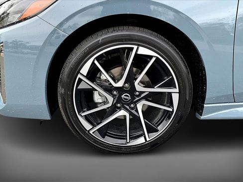 New 2025 Nissan Sentra SR image 12