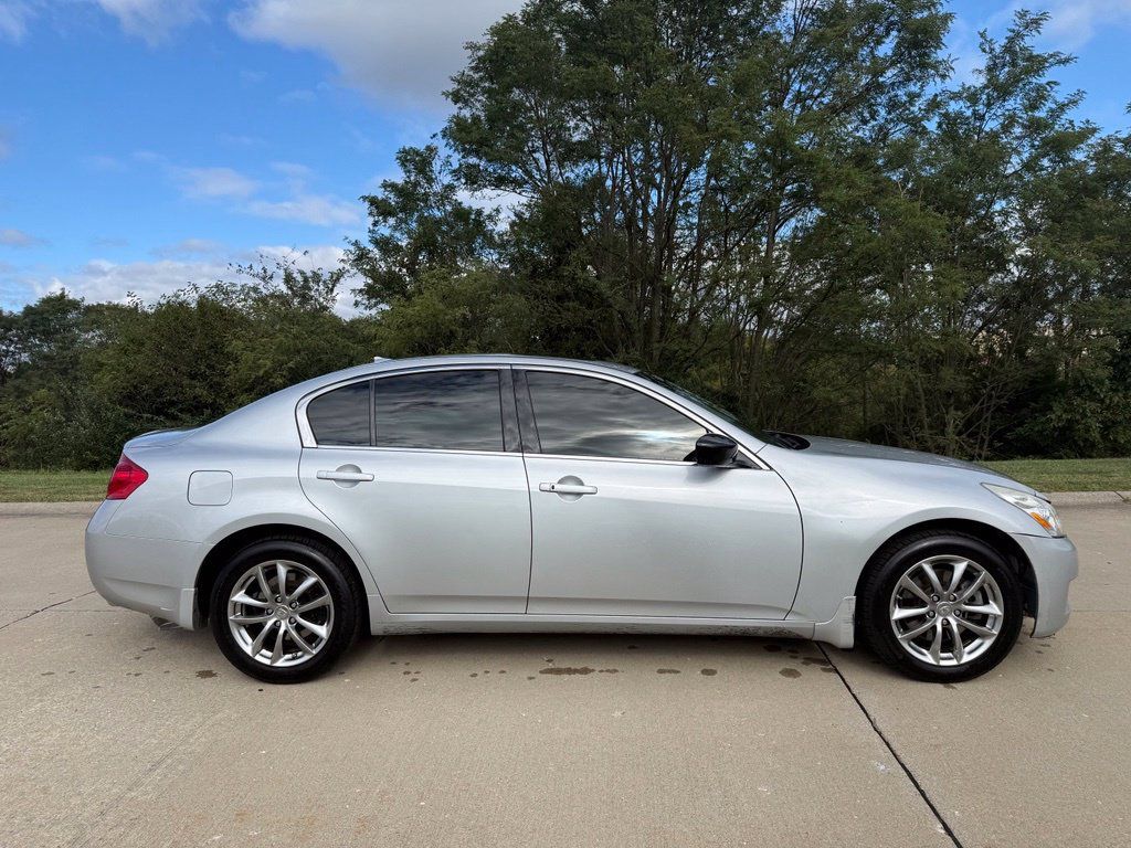 Used 2009 INFINITI G37 x Sedan w/ Premium Pkg AWD/4WD image 2