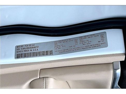 Certified 2025 Jeep Grand Cherokee Limited RWD image 30