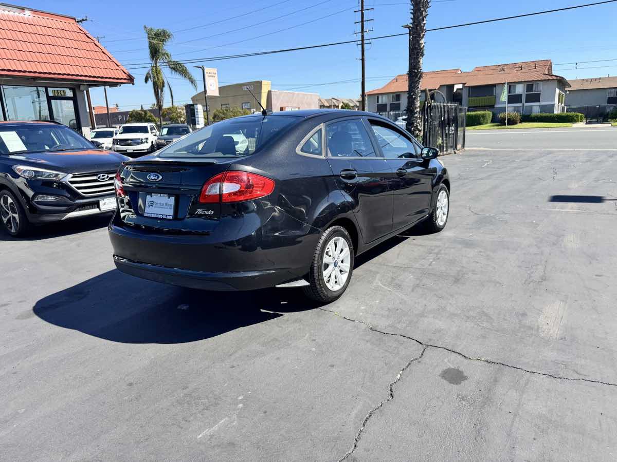 Used 2013 Ford Fiesta SE FWD image 6