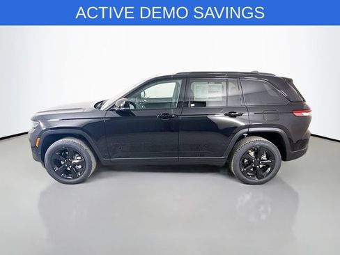 New 2025 Jeep Grand Cherokee Limited w/ Black Appearance Package AWD/4WD image 4