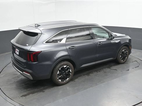 Used 2024 Kia Sorento S FWD image 31