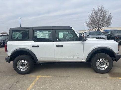 New 2026 Ford Bronco 4-Door image 3