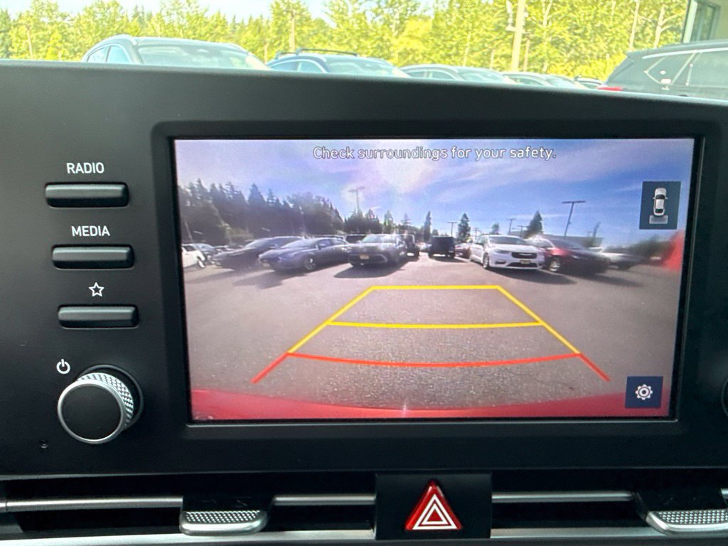 Used 2022 Hyundai Elantra SE FWD image 25