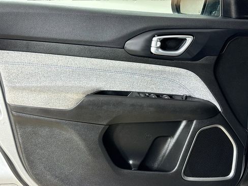 Certified 2024 Jeep Compass Latitude image 11