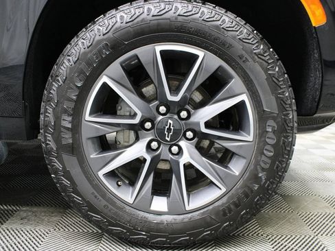 Used 2024 Chevrolet Tahoe Z71 w/ Z71 Off-Road Package AWD/4WD image 8