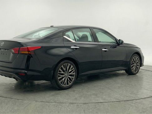 Used 2025 Nissan Altima 2.5 SV FWD image 9