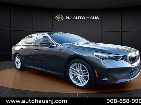 Used 2025 BMW 530i RWD image 1