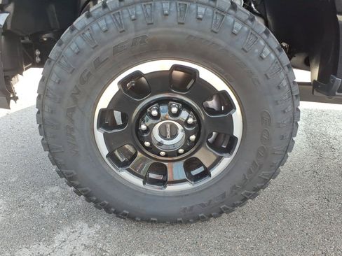 Certified 2026 Ford F250 Platinum w/ Tremor Off-Road Package AWD/4WD image 9