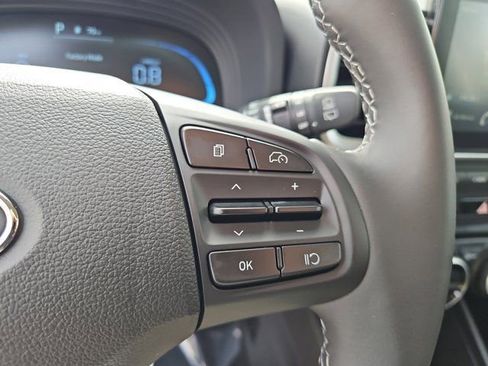 Certified 2025 Hyundai Venue SEL image 20