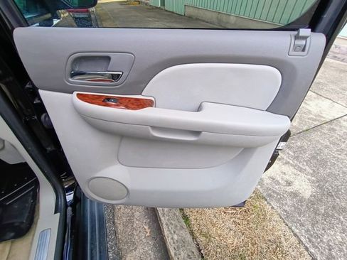 Used 2007 Chevrolet Suburban 2500 LT w/ LT Preferred Equipment Group image 45